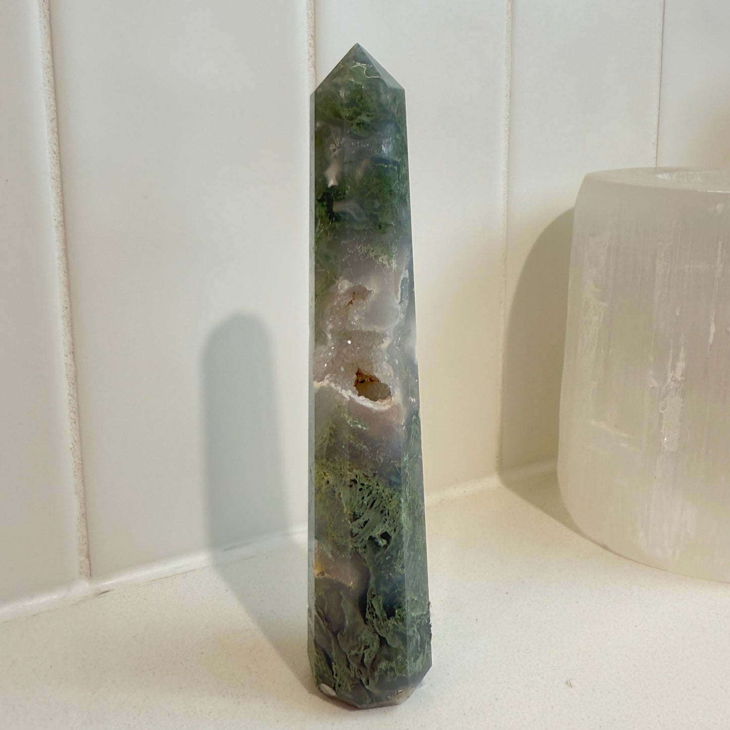 Moss Agate tower with druzy inclusions 13.5cm
