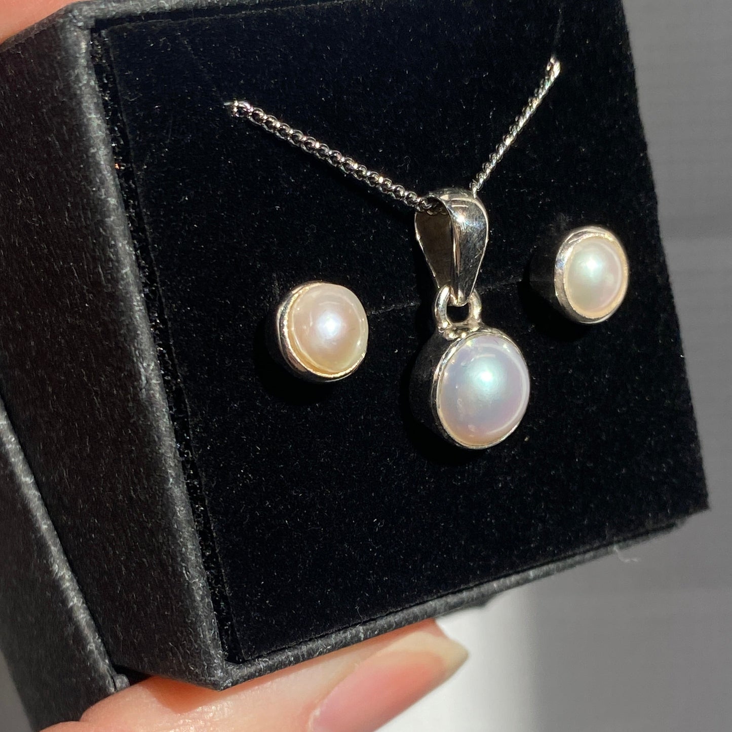 Pearl set, studs and pendant
