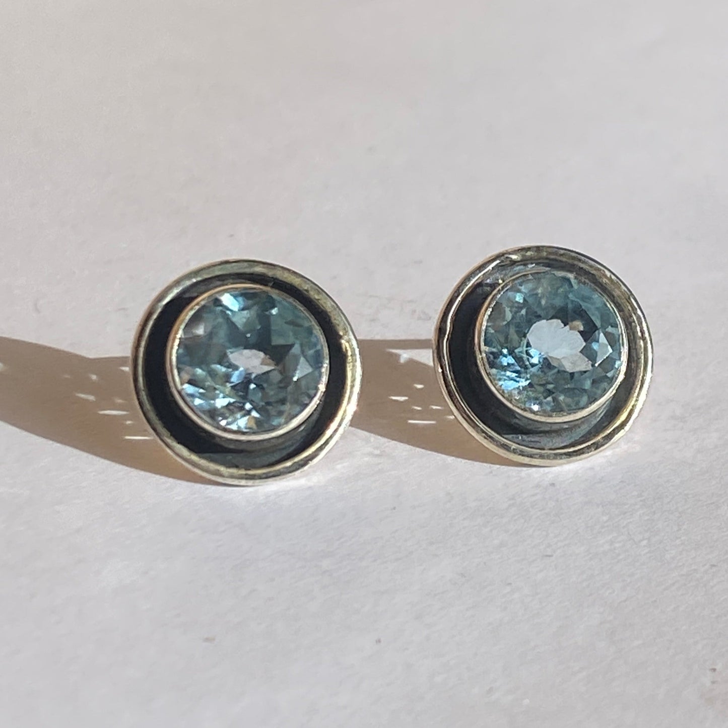 Silver studs design 8 different stones