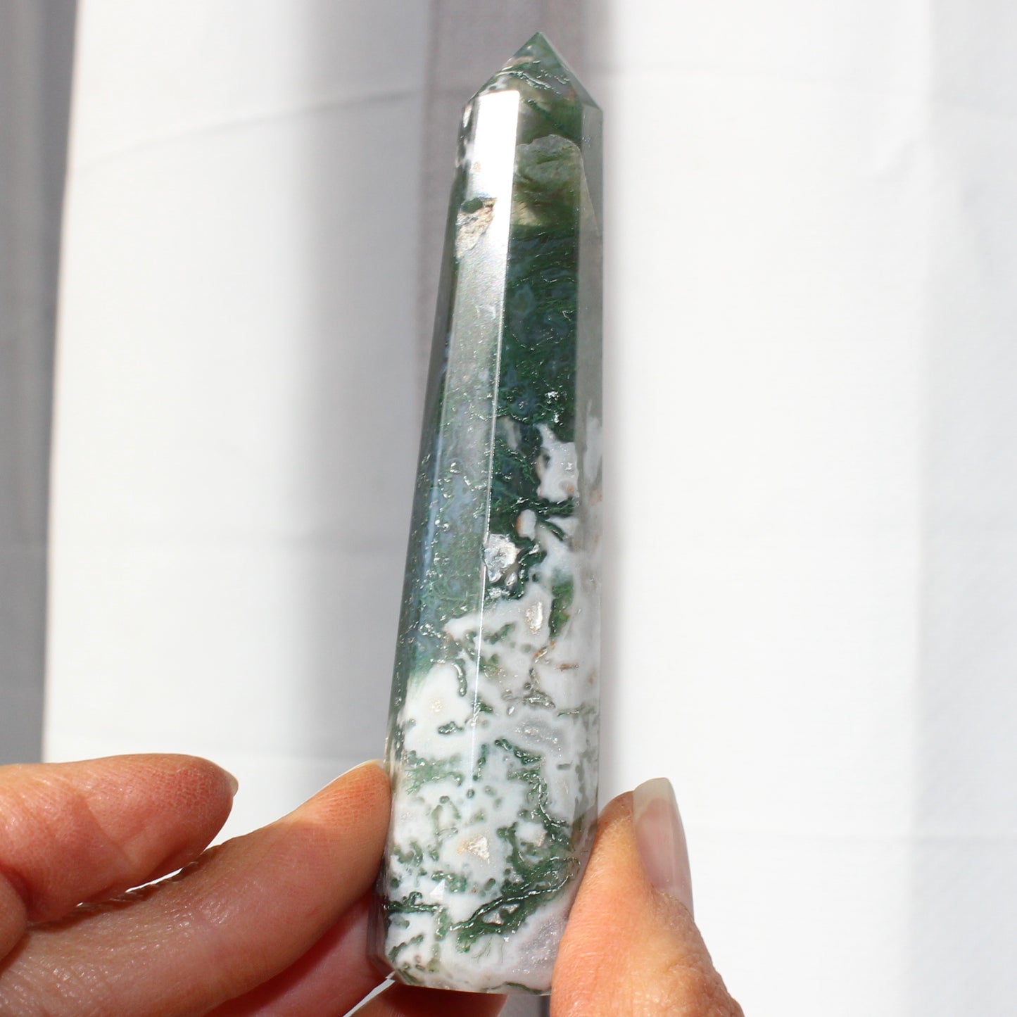 Moss agate tower with druzy inclusions 10cm