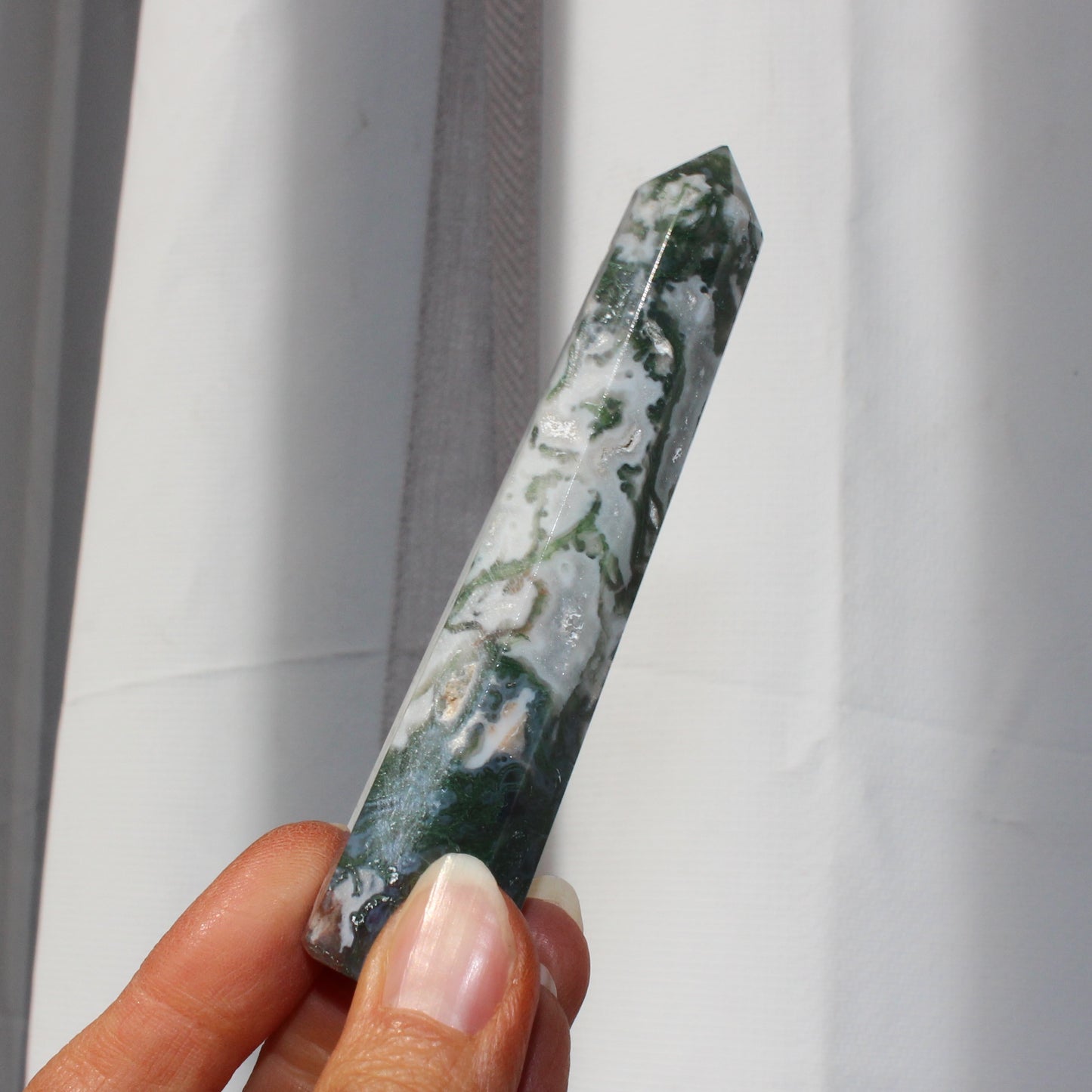 Moss agate tower with druzy inclusions 10cm
