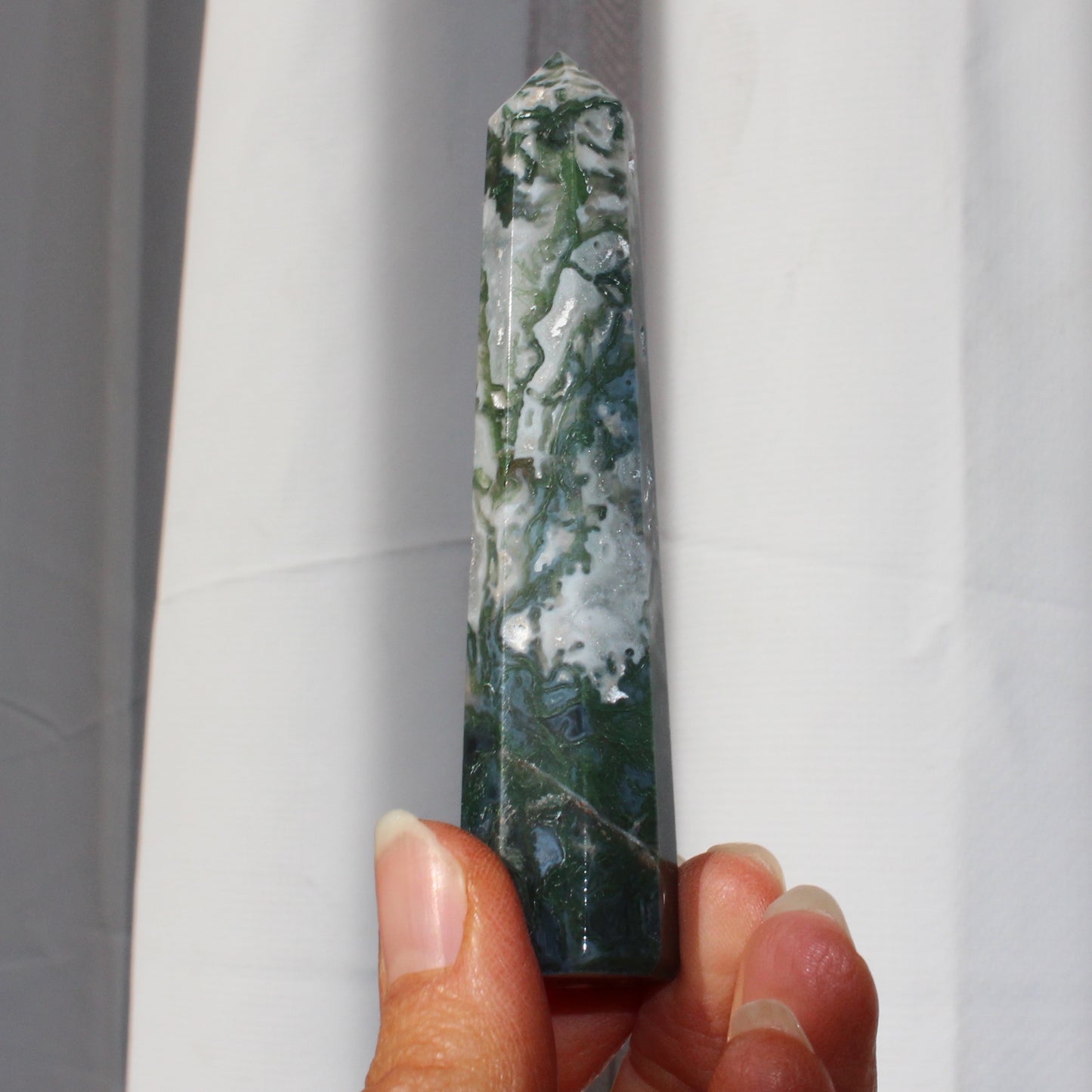 Moss agate tower with druzy inclusions 10cm