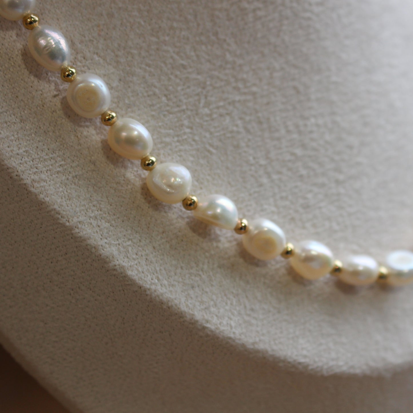 pearl neckalaces 45cm Gold details