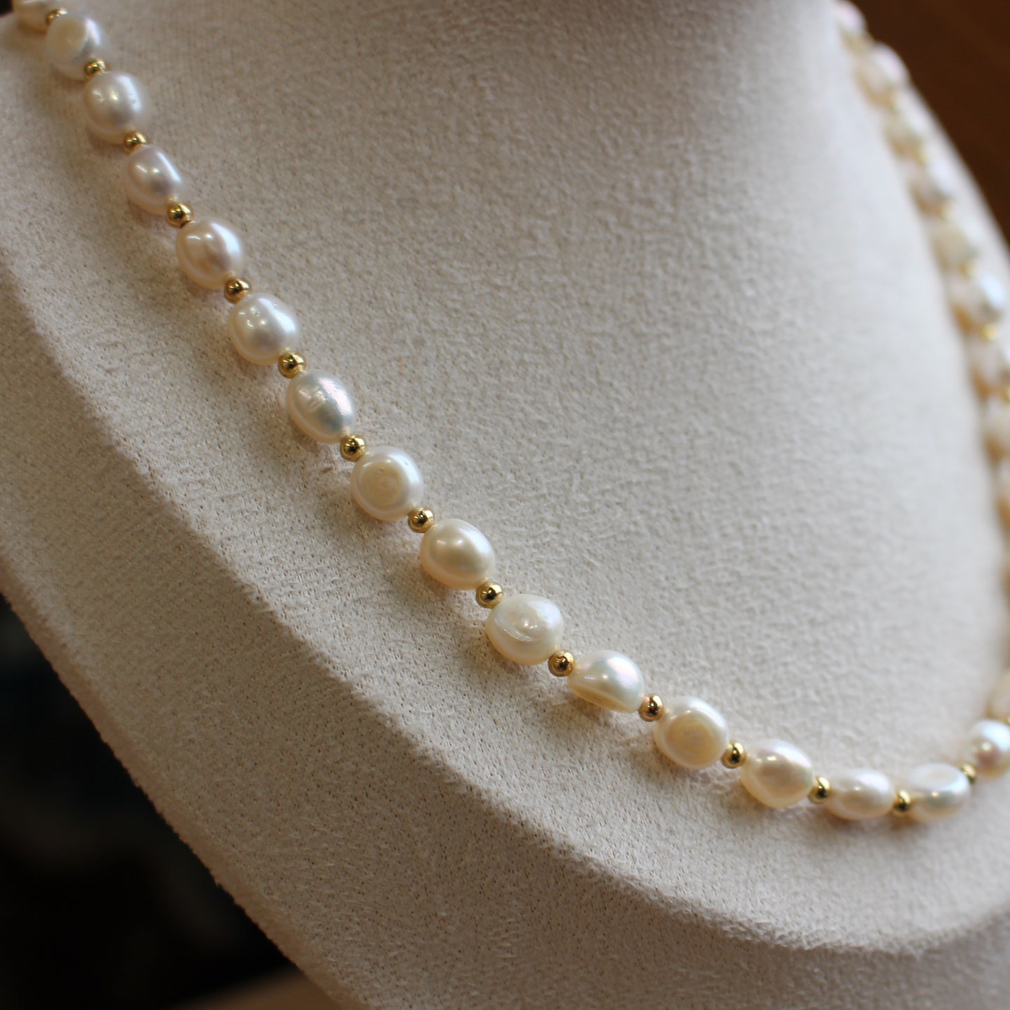 pearl neckalaces 45cm Gold details