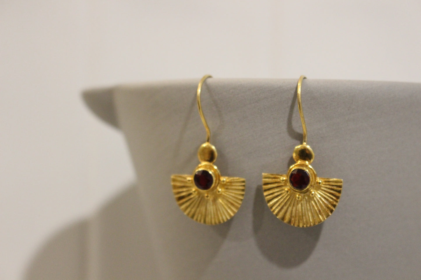 Gold garnet fan earrings