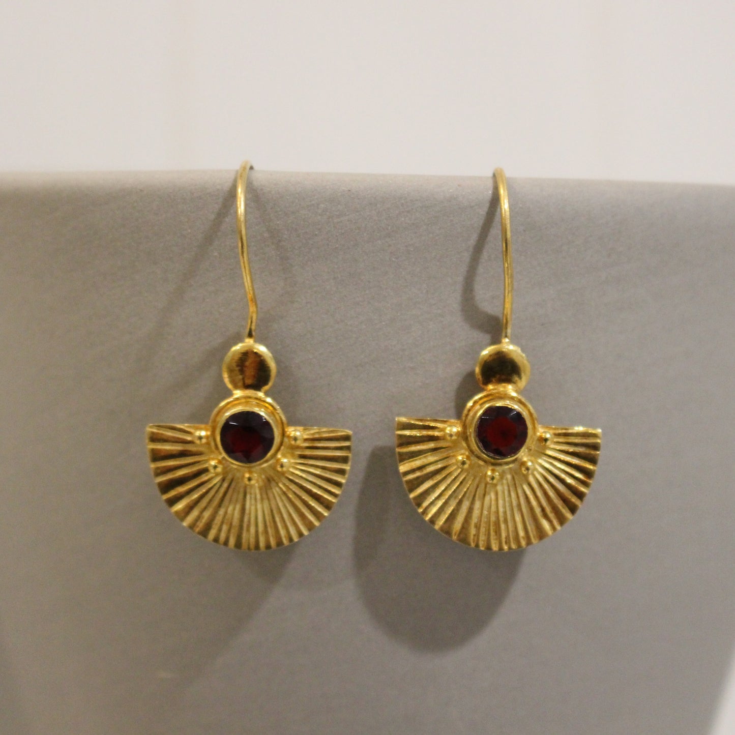 Gold garnet fan earrings