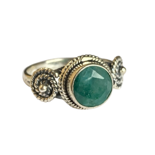 Sterling silver 8mm rings with  swirl design emerald