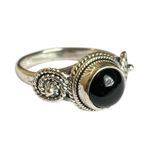 Sterling silver 8mm rings with  swirl design onyx