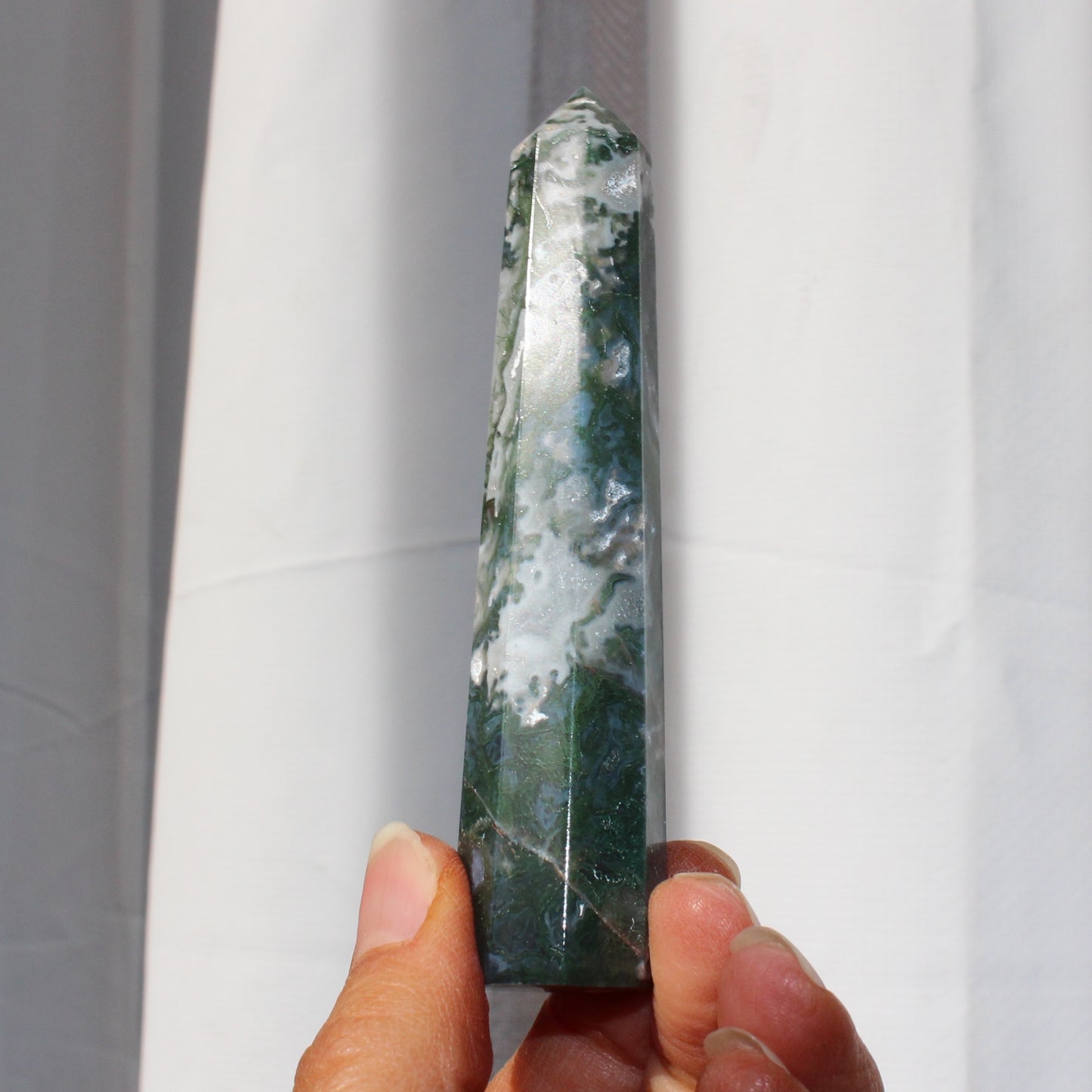 Moss agate tower with druzy inclusions 10cm
