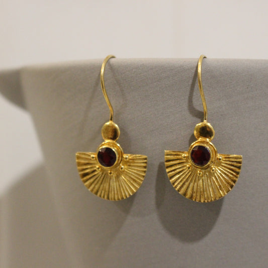 Gold garnet fan earrings